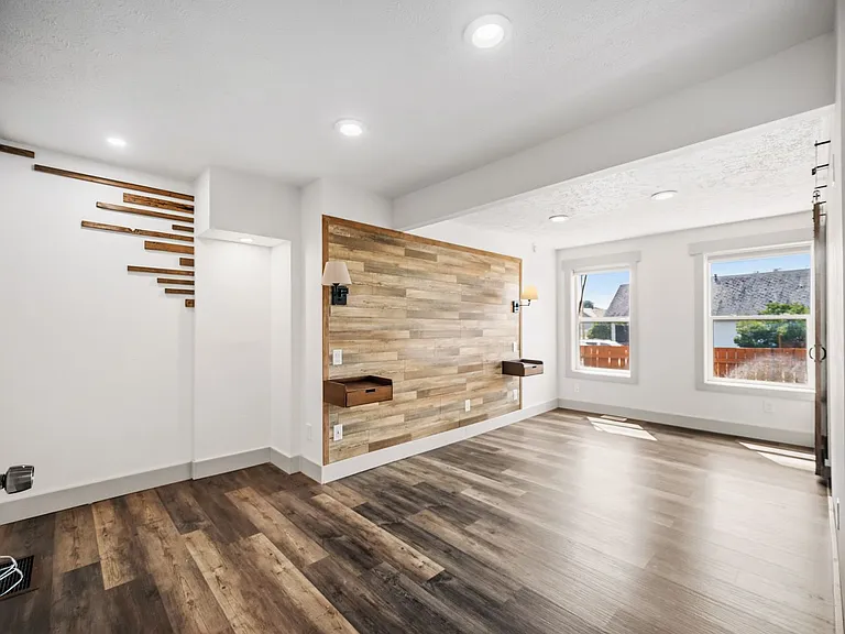 5703 N Regal St — Photo 29