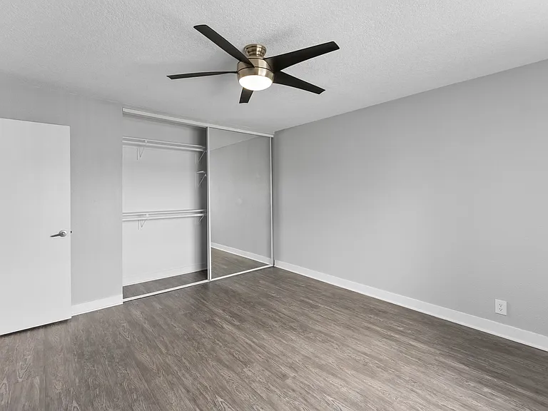 The Circle Apartments at Long Beach — Photo 47