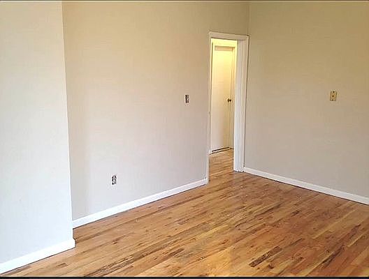 3rd image of 345 Jefferson Ave #2B