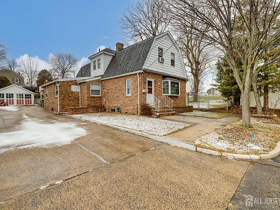 3rd image of 244 Tyler St