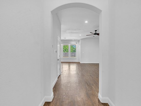 5th image of 216 Ovaletta Dr