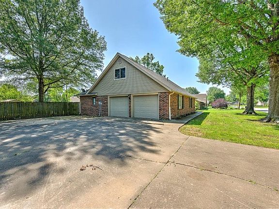2nd image of 803 S Orleans Dr