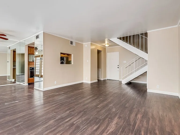 3016 El Camino Ave — Photo 6