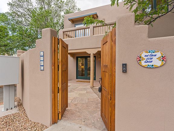 2nd image of 108 Monte Vista Pl APT C