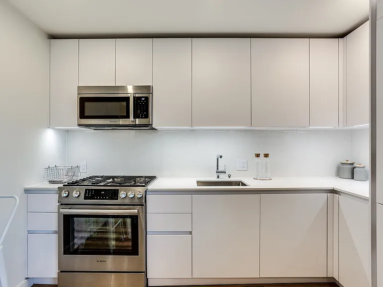 2900 Adams Mill — Photo 39