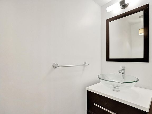 5th image of 257 Jacaranda Drive #30