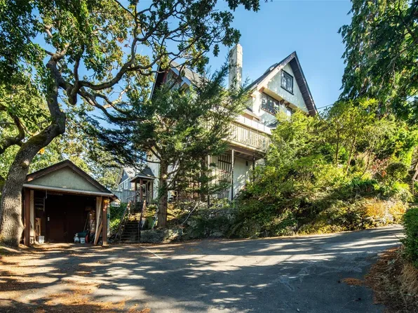 1043/1045 Belmont Ave, Victoria, BC V8S 3T3