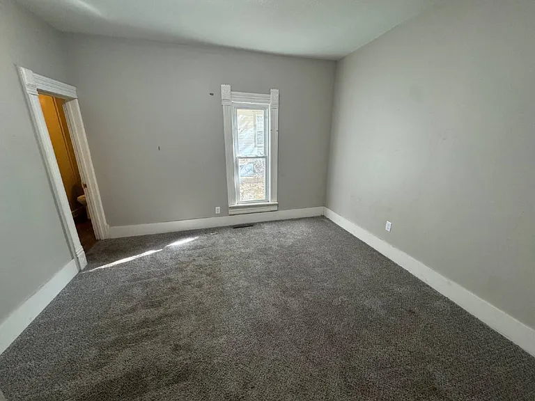 212 Main St — Photo 4