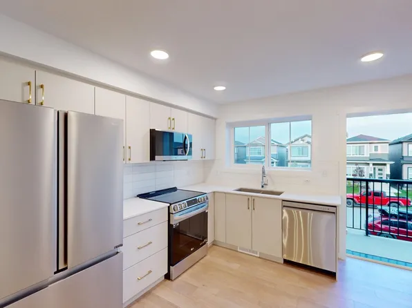 7032 Rosenthal Dr NW, Edmonton, AB T5T 7L4
