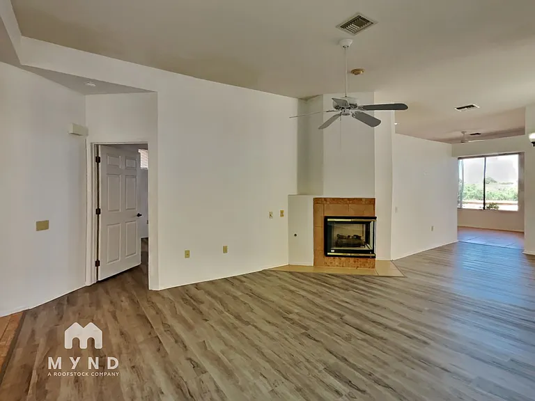 1606 W Calle Del Ducado — Photo 8