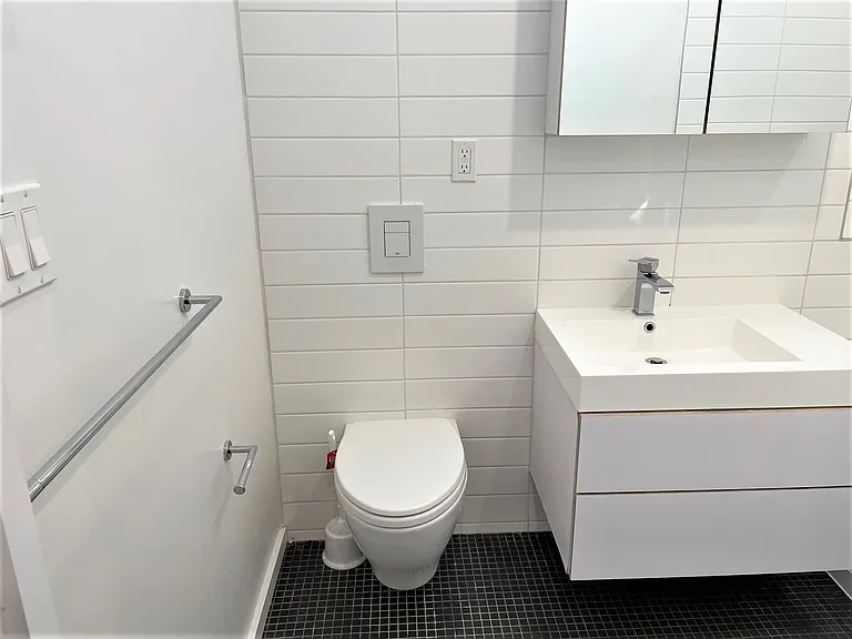 219 Georgia St E #204 — Photo 15