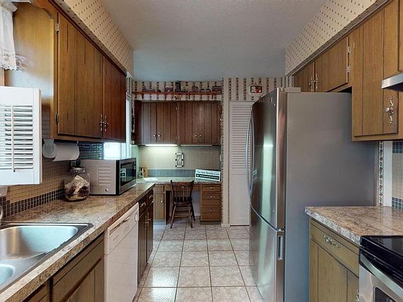 4th image of 34 E Siesta Dr
