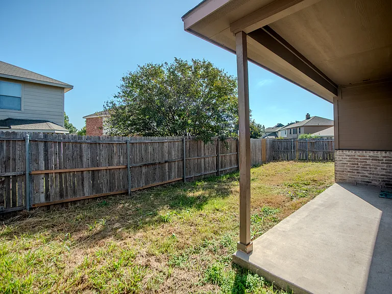 2049 Meadow View Dr — Photo 25