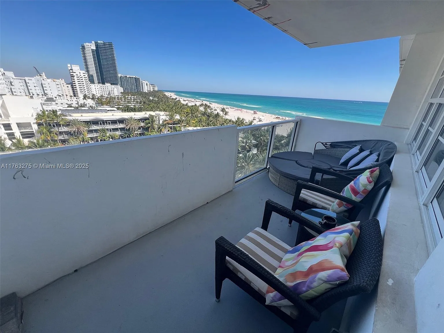 The Decoplage Condo — Photo 1