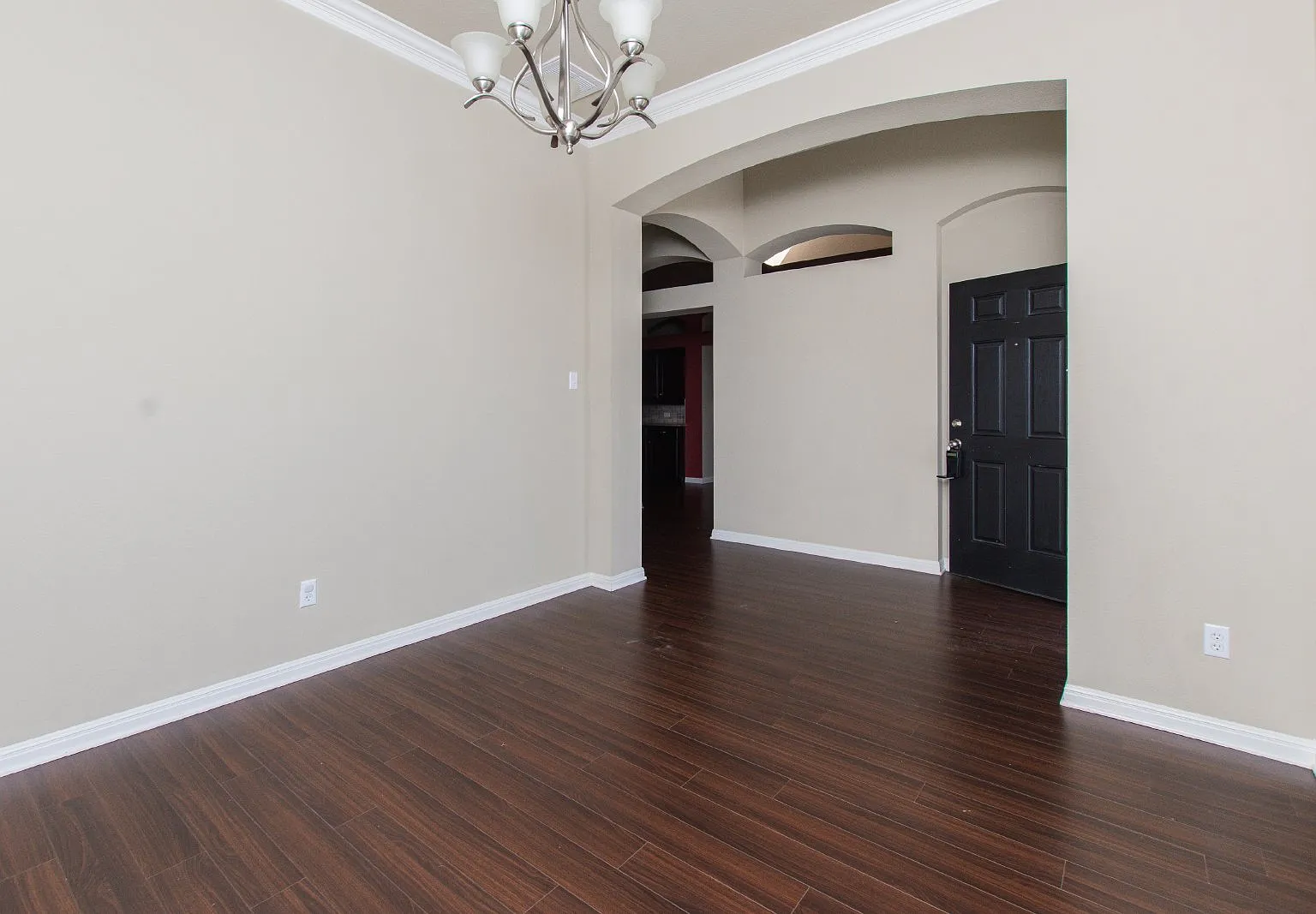 4 bed, 2.0 bath, 2164 sqft, $1,895 — Photo 4