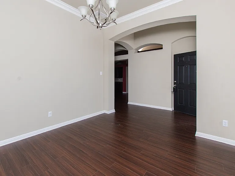 3505 Castleton Dr — Photo 4