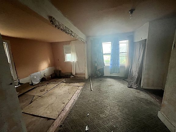 2nd image of 2129 NE 13th St