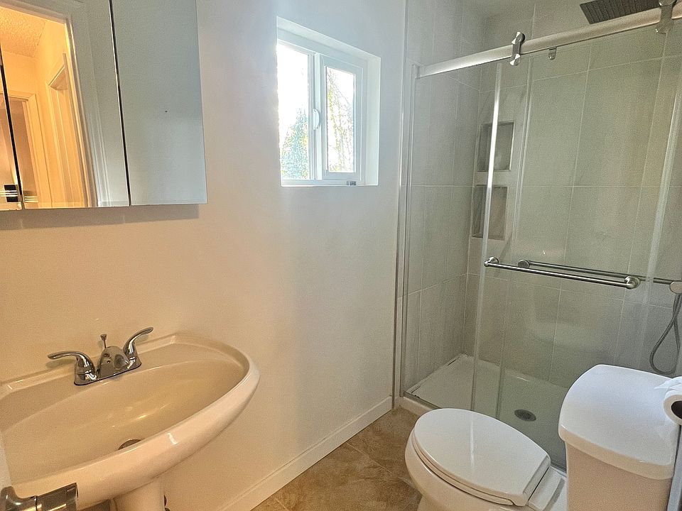 Mater bedroom bathroom