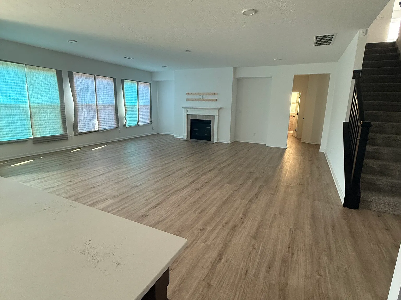 5 bed, 3500 sqft, $3,100 — Photo 3