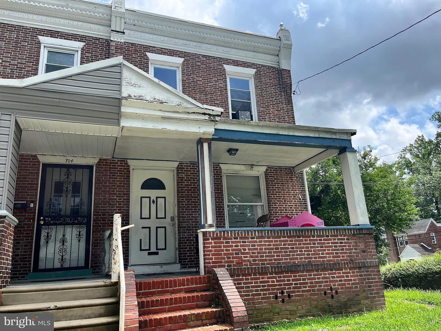 702 Cedar Ave photo 1