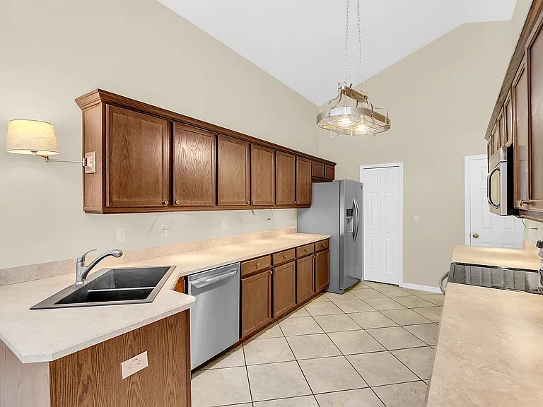 1422 Saffron Trl — Photo 13
