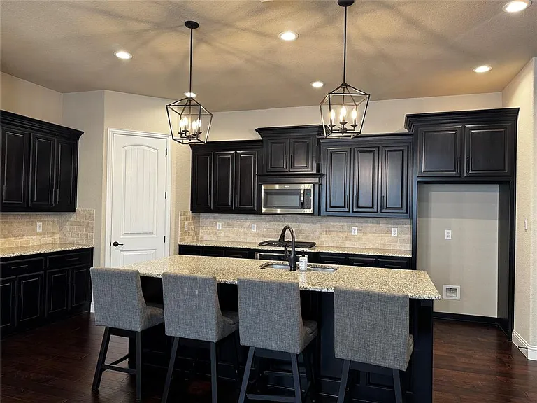 6829 Westbury Dr — Photo 3