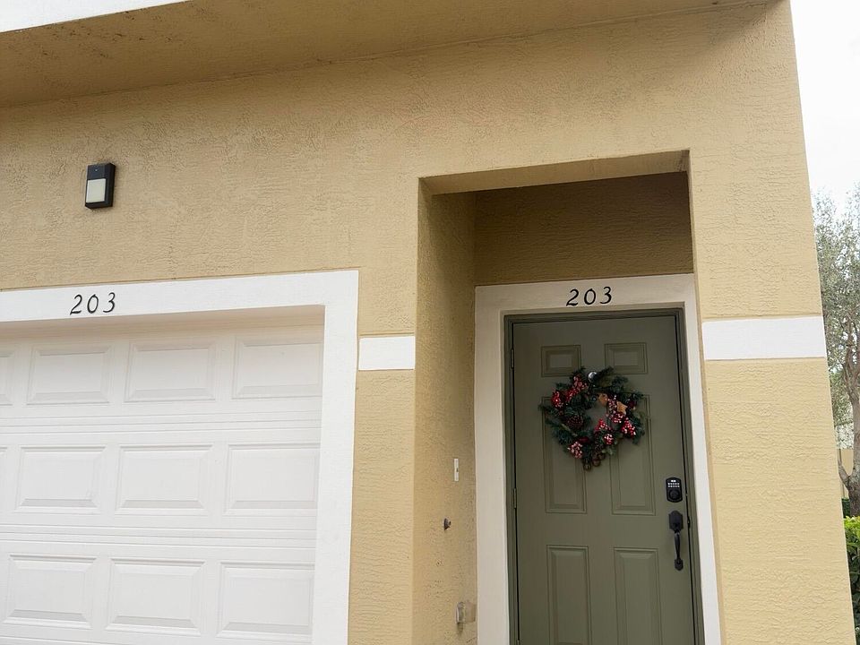 1st image of 1560 SE Wilshire Place #203