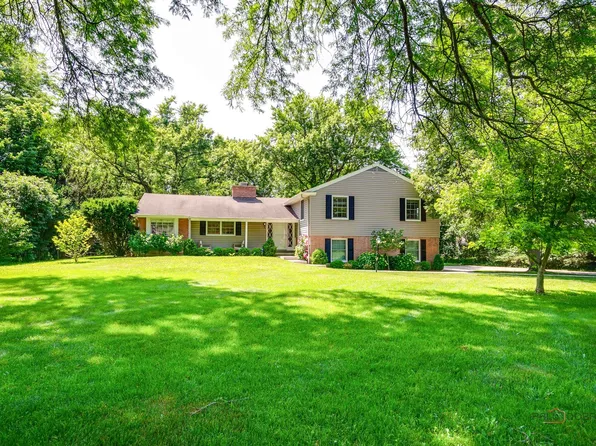 560 Golf Ln, Lake Forest, IL 60045