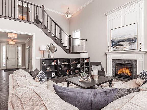 3rd image of 10438 Linden Cove St
