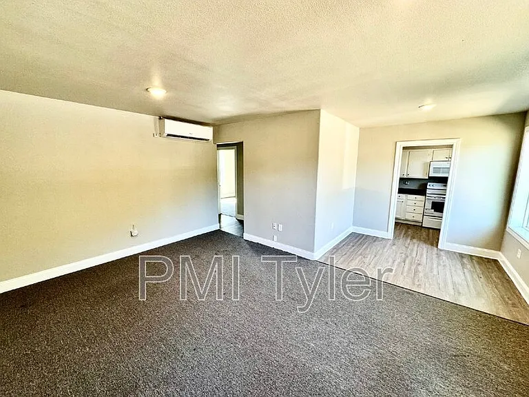 1822 W Oakwood St — Photo 7