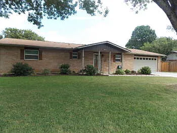 1309 Azalea Ln — Photo 1