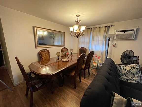 4th image of 6905 Bellevue Ave