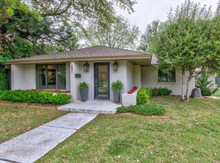 1801 Westminster Pl, Nichols Hills, OK 73120