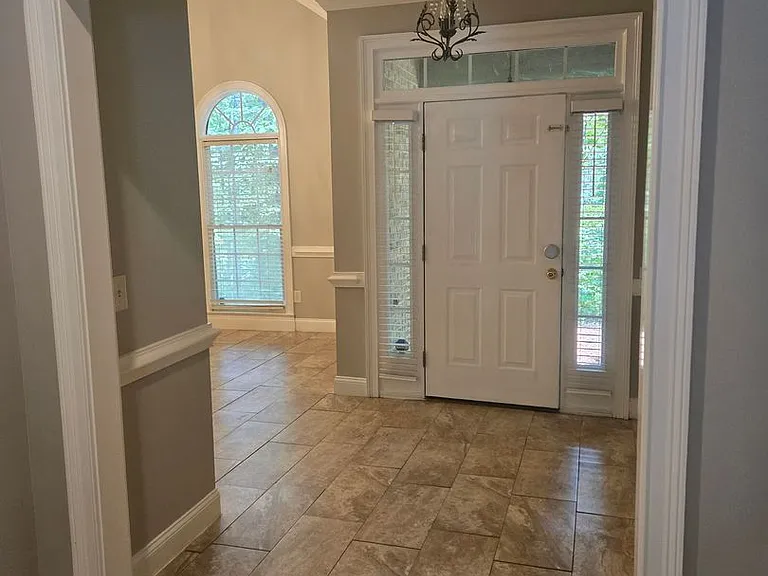 585 Cecily Dr — Photo 2