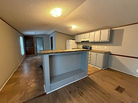 3rd image of 14195 Oak Meadow St