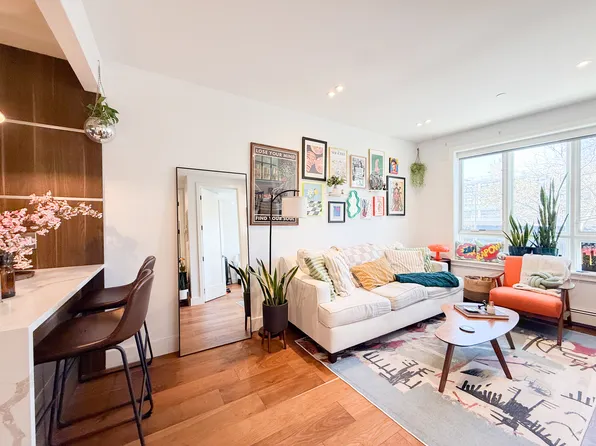 471 Evergreen Avenue image 1 of 13