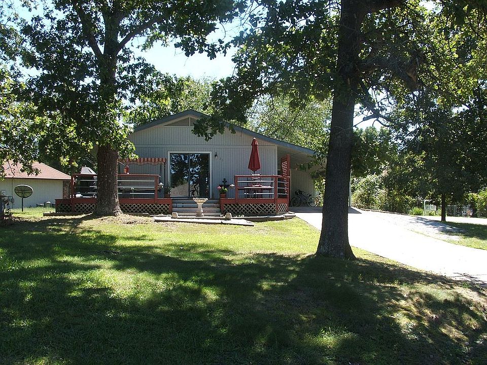tree shaded flat lot