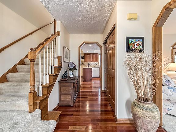 3rd image of 13114 Oakmere Dr NW