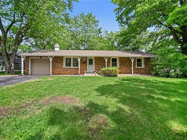 7025 Halsey St, Shawnee, KS 66216