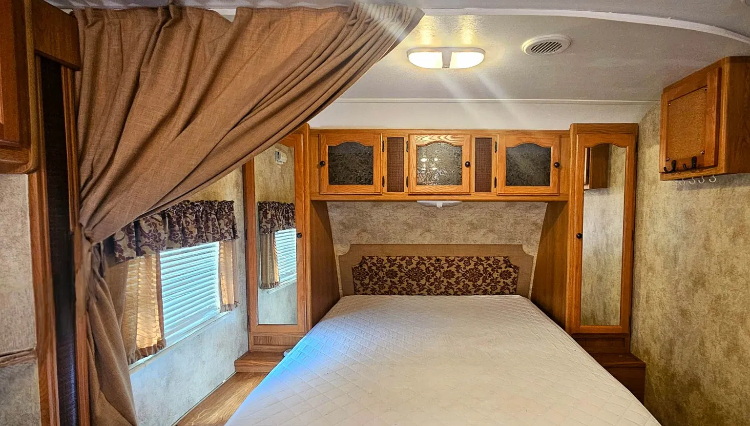 Studio, 300 sqft, $950 — Photo 3
