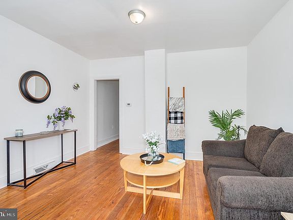 4th image of 303 W John St