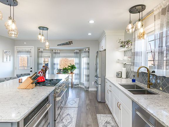 3rd image of 1650 Deepwood Cir