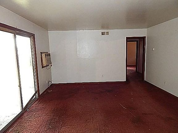 2nd image of 1704 Oakridge Dr