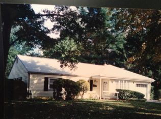22 Cambridge Rd, Livingston, NJ 07039