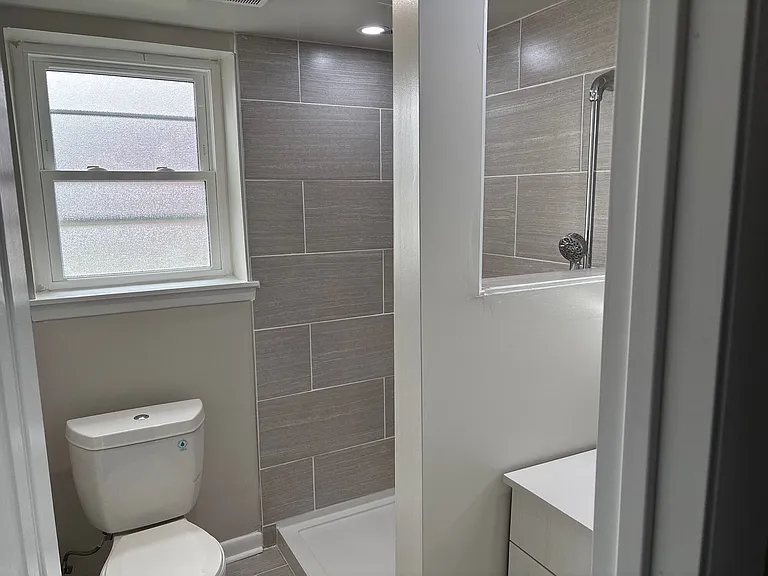 Lakeside Apartments — Photo 7