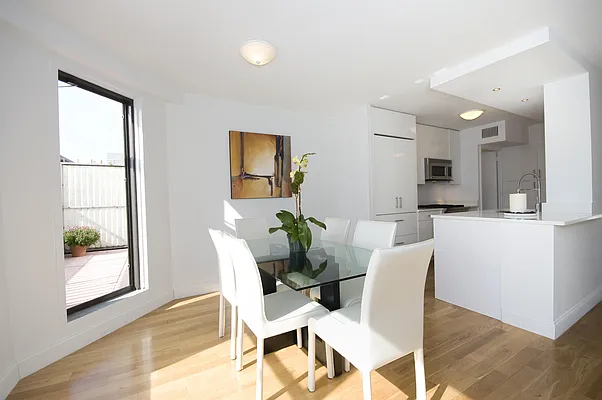 Sold by Nest Seekers International | media 10