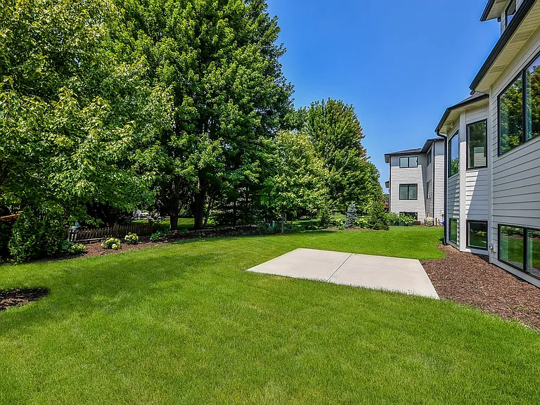 2447 Sharon Ct — Photo 36