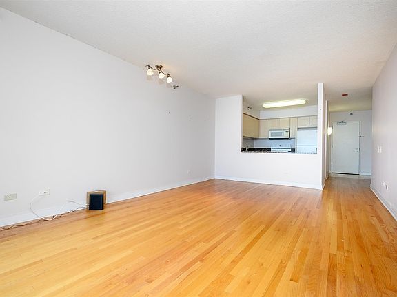 4th image of 512 N McClurg Ct APT 5706