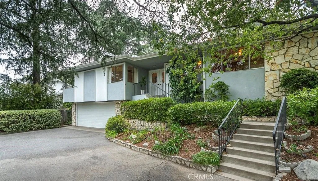 4 bed, 2448 sqft, $9,500 — Photo 2