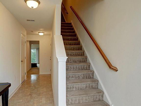 2nd image of 320 Larose Dr #320